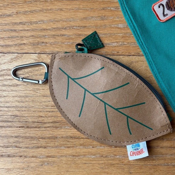 Girl Scouts Teal Sash with Patches and Leaf Keychain mini purse - Picture 5 of 6